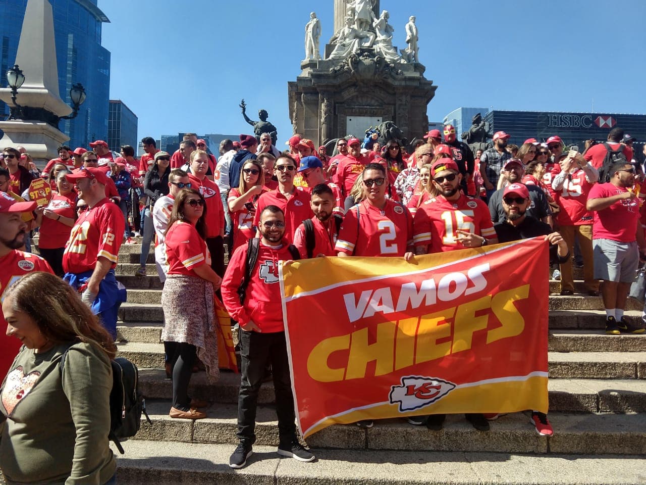 La NFL decidió mover el partido que se iba a realizar entre los Chiefs y los Rams a Los Ángeles debido a las malas condiciones del estadio Azteca, que iba a ser sede del juego.