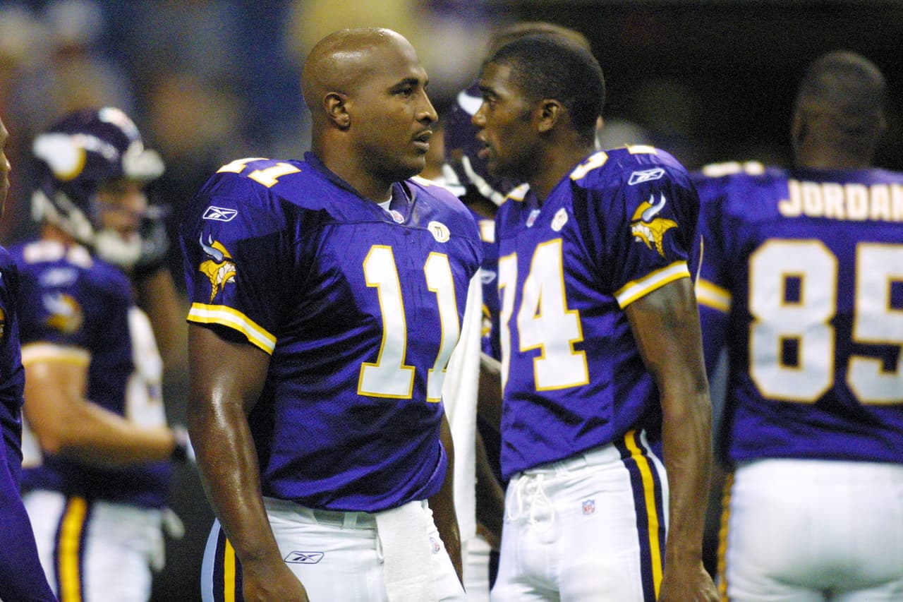 <i><b>También fueron considerados:</b> 1998 <a href="http://www.nfl.com/teams/minnesotavikings/profile?team=MIN">Minnesota Vikings</a>, 1994 <a href="http://www.nfl.com/teams/sanfrancisco49ers/profile?team=SF">San Francisco 49ers</a> y 1983 <a href="http://www.nfl.com/teams/washingtonredskins/profile?team=WAS">Washington Redskins</a>.</i>