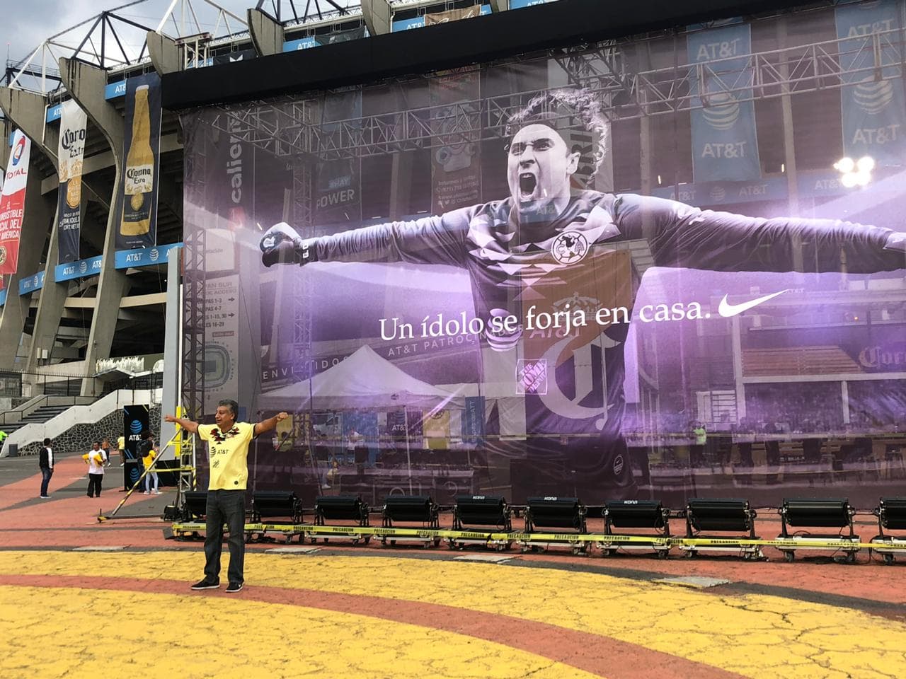 Se desata la 'Memomanía' en el Estadio Azteca