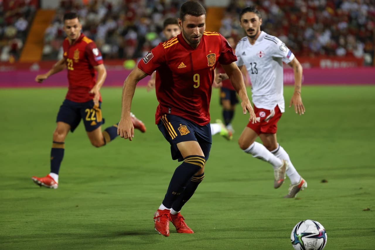 España golea a Georgia 4-0 durante el partido de eliminatoria de la UEFA rumbo al Mundial de Catar 2022. José Luis Gayá (14'), Carlos Soler (25'), Ferrán Torres (41') y Pablo Sarabia (63') lograron darle la victoria al conjunto español, colocándolo en primer lugar del Grupo B.