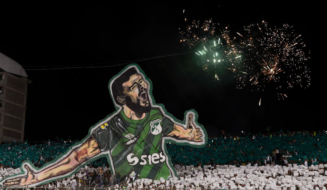 Deportivo Cali de Colombia no tuvo tanto éxito en su participación internacional en la Copa Libertadores de 2016. No obstante, aunque no tuvo un buen paso en la cancha, sí aprovechó para hacerle un reconocimiento al jugador Andrés Pérez por los 100 partidos con el equipo.