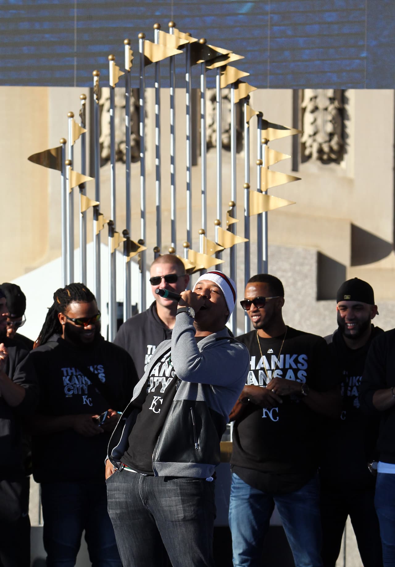 Vólquez se llevó un sonoro aplauso cuando prometió que los Reales volverán al mismo lugar el año próximo, cuando consigan otro título.