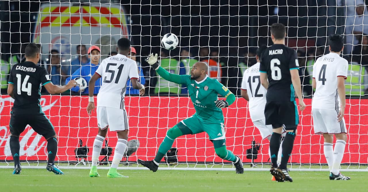 La gran figura del primer tiempo fue el portero Ali Khaseif, que sacó seis balones de gol cuando el Real Madrid más insitía en abrir el marcador.