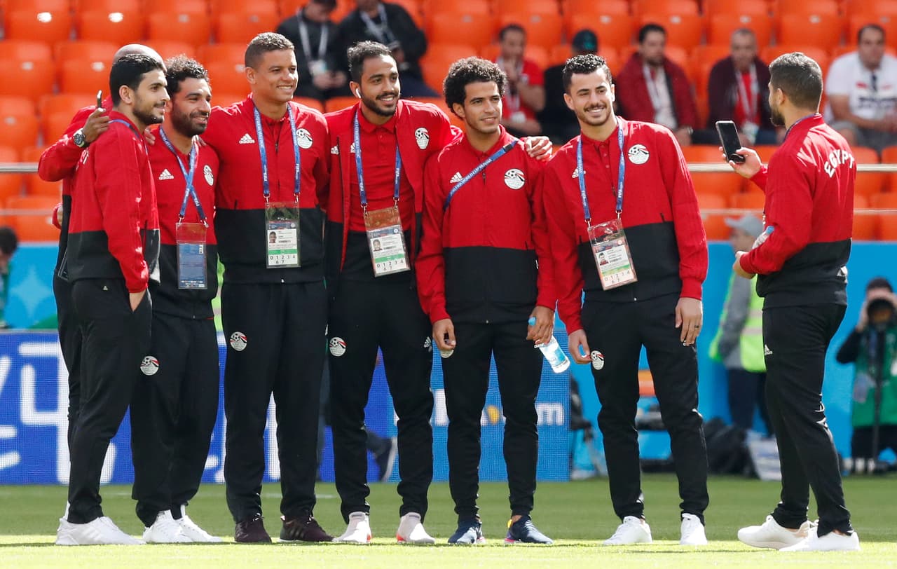 Aún así Salah vivió con sus compañeros la experiencia de reconocimiento de campo en el previo del juego.