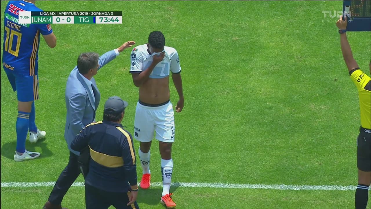 Jeison Angulo se va expulsado y no pudo contener el llanto