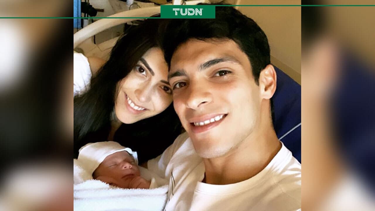 ¡Raúl Jiménez ya es papá!