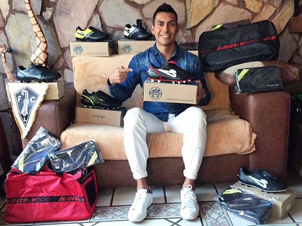 Esta es la historia de cuatro futbolistas mexicanos que militan en clubes extranjeros pero que, a diferencia de Chicharito, Fabián, Raúl, Guardado o Layún, difícilmente acaparan los reflectores.