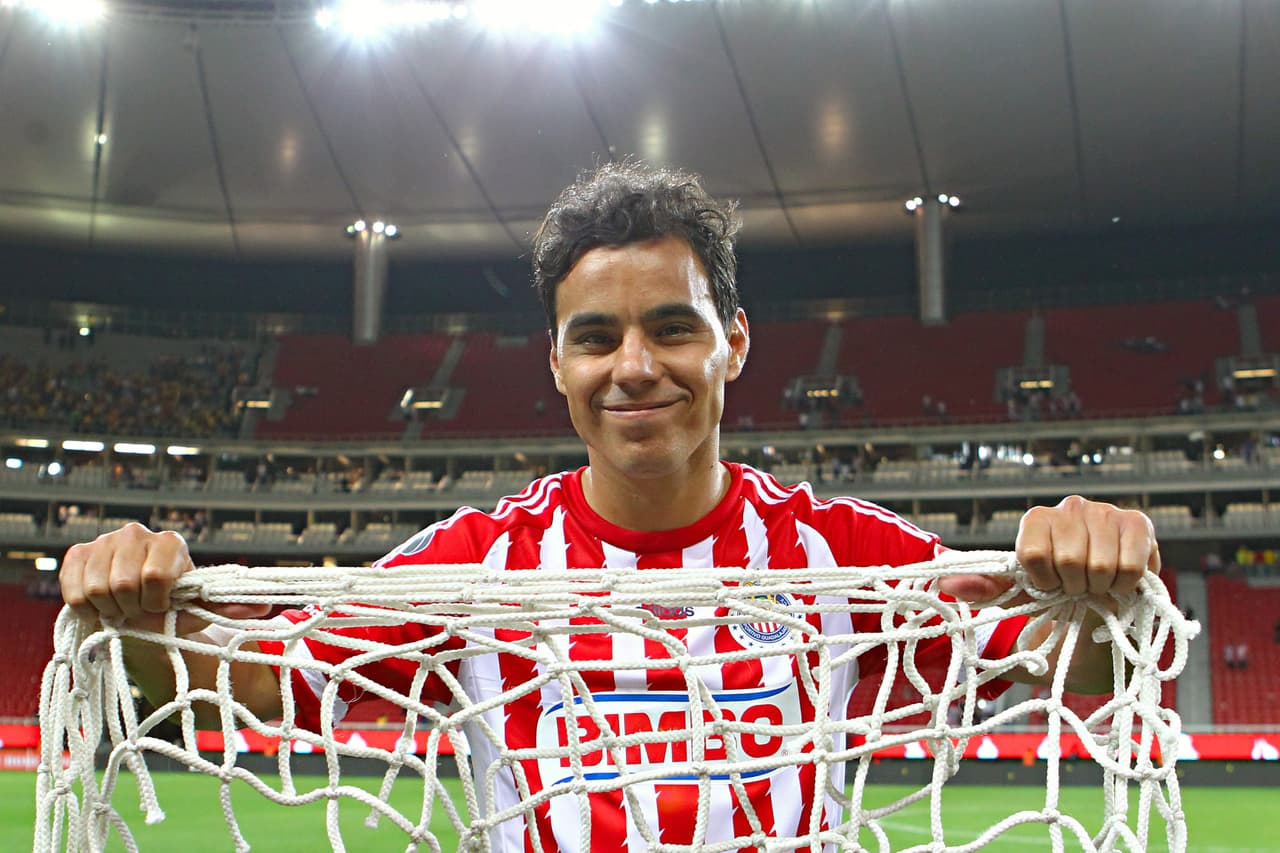 Cerramos con un histórico de Chivas que además le dio el triunfo a los rojiblancos. Nos referimos a Omar Bravo quien marcó los dos goles con los cuales el rebaño derrotó a Morelia y de paso superó el récord de Salvador Reyes.