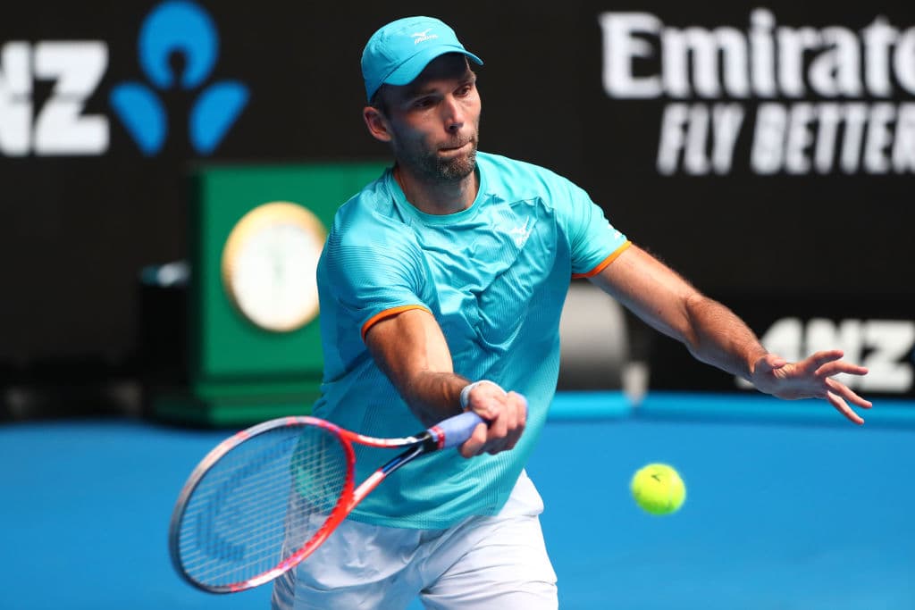 El tenista croata Ivo Karlovic logró una hazaña que no se conseguía desde 1995 con su actuación y victoria este día en el torneo Masters 1000 de Indian Wells, en California.