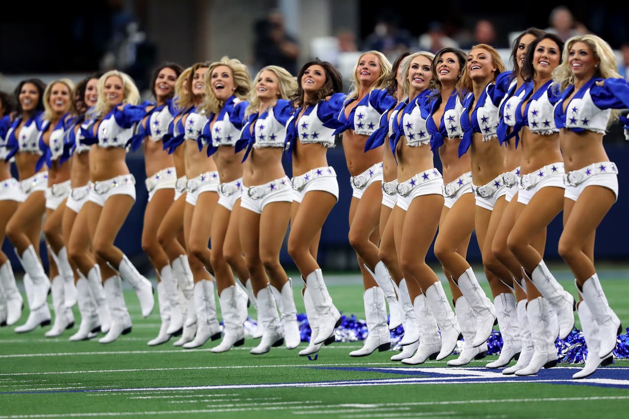 Las cheerleaders de los Dallas Cowboys se declaraban listas para apoyar a su equipo.