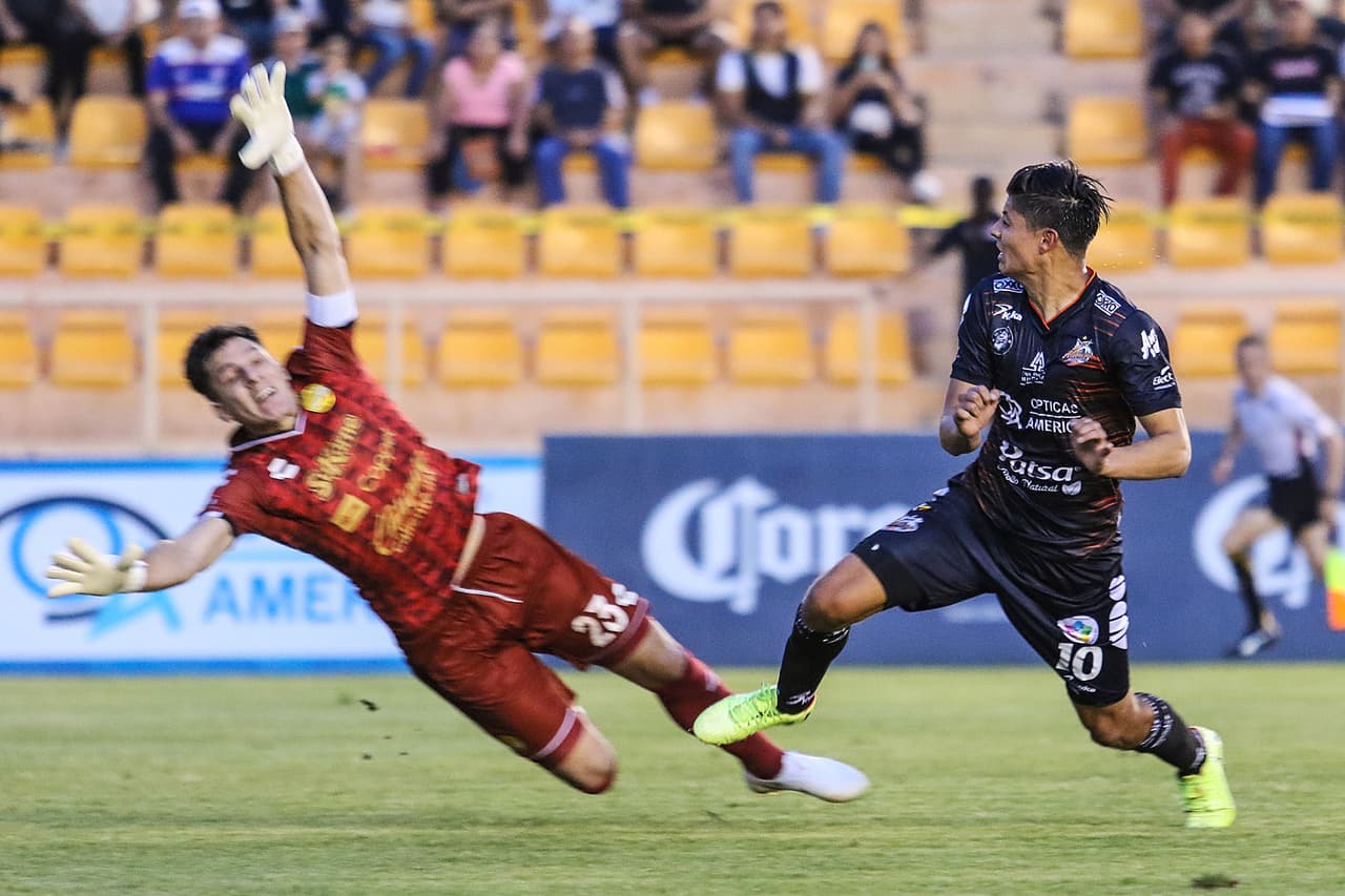 Al minuto 27 del partido, Alfonso Sanchez (derecha) anotó el único gol del partido para el triunfo de Alebrijes.