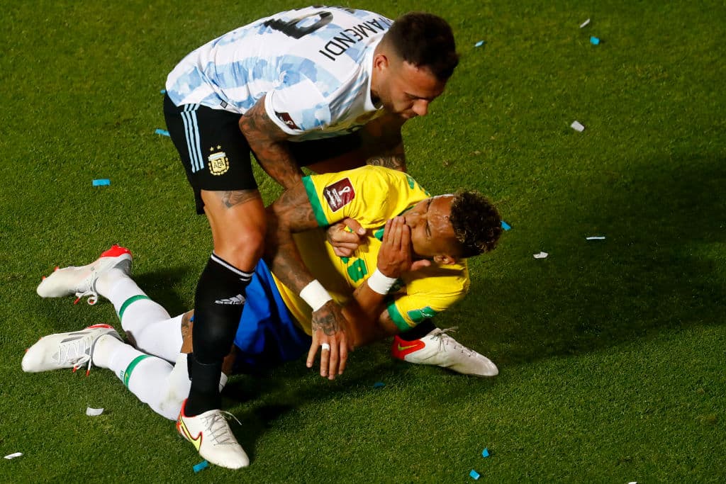 Argentina no logra demostrar su futbol en casa y Brasil se queda a centímetros de robarles los piuntos en el empate 0-0.