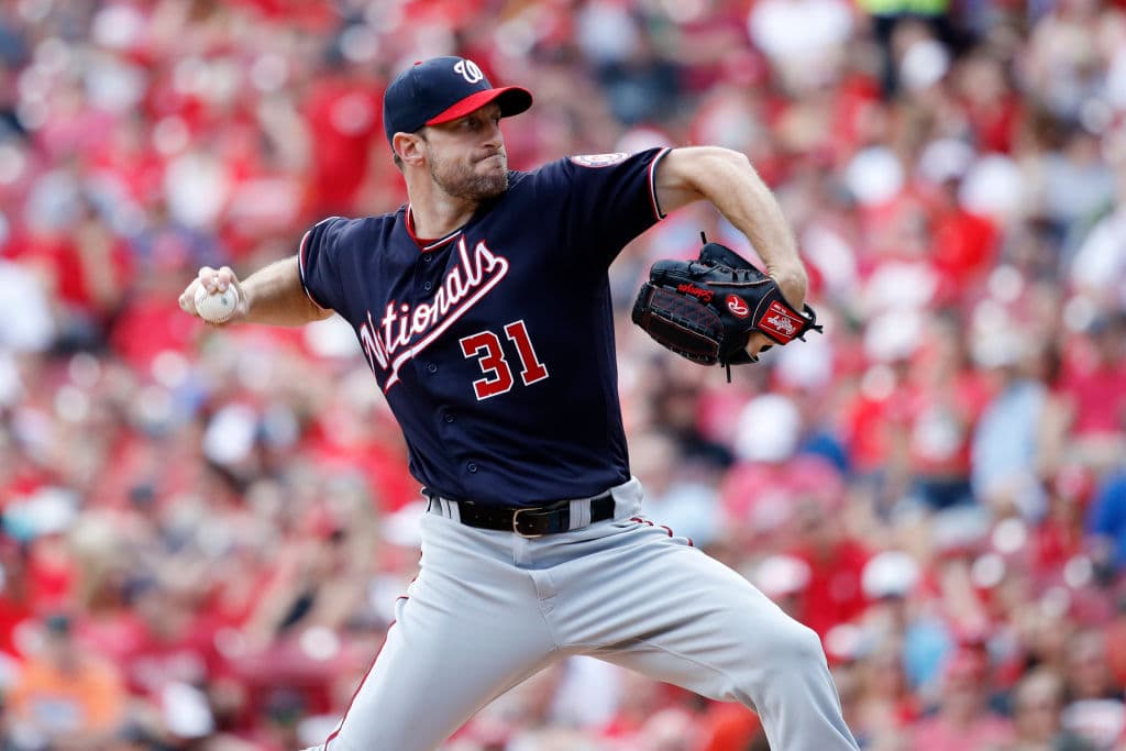 Como dato extra y sobresaliente al mismo tiempo, para Scherzer es su duodécimo triunfo en 14 juegos contra los Rojos. en el duelo de este domingo realizó 120 lanzamientos.