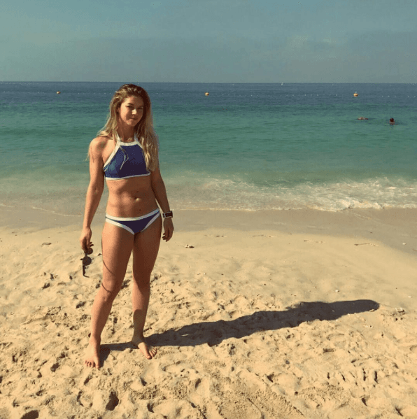 Anouk Hoogendijk acumula más de 100 partidos con la selección de Holanda, jugando Mundial y Eurocopa. En su carrera jugó para Utrecht, Bristol Academy (Inglaterra), Arsenal (Inglaterra) y Ajax, su reciente club. Además de su notable rendimiento donde ha jugado, esta jugadora llama la atención por su belleza.