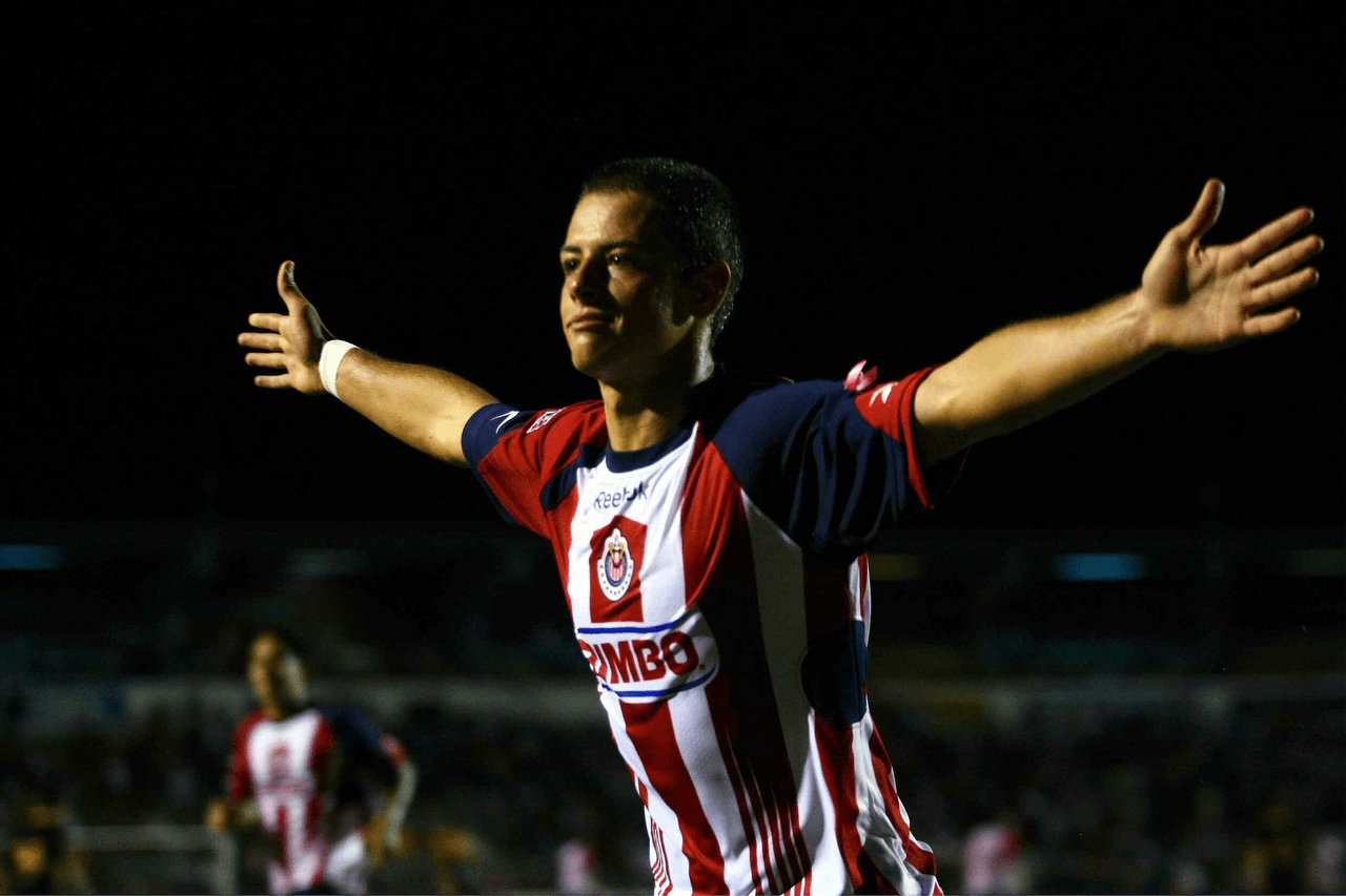 <b>Último partido con Chivas</b>
<br>- Fue durante un partido ante Santos correspondiente a la Fecha 12 del Bicentenario 2010.
<br>- Ocurrió un 28 de marzo del 2010.
<br>- El Rebaño Sagrado se impuso por goleada 6-2.
<br>- Hernández marcó el cuarto gol para su equipo.
