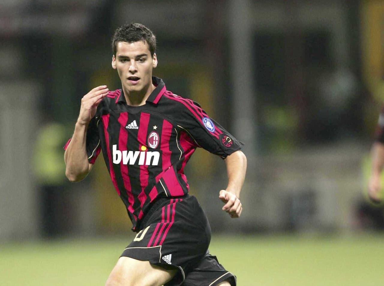 Yoann Gourcuff (Francia) - Llegó a ser considerado el 'Pequeño Zizou' por su parecido en el juego con Zidane, pero solo se quedó en eso. Saltó rápido de la liga francesas al Milan, no cuajó y dio vueltas en equipos de su país. A pesar de jugar con la selección, pronto fue desapareciendo hasta ser parte del Dijon en la actualidad.