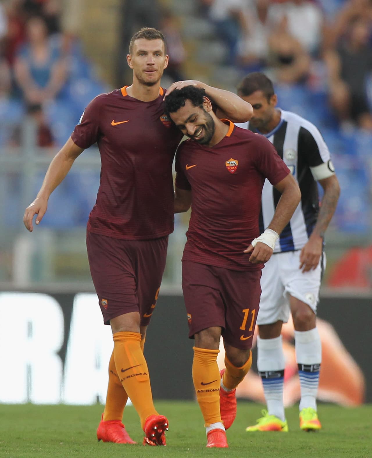 El actual líder Roma tiene al bosnio Edin Dzeko como referente ofensivo. Para nadie es un secreto la velocidad en el espacio largo y el juego aéreo de este jugador, por lo que Salcedo deberá tener mucho cuidado cuando llegue el momento de tenerlo enfrente.