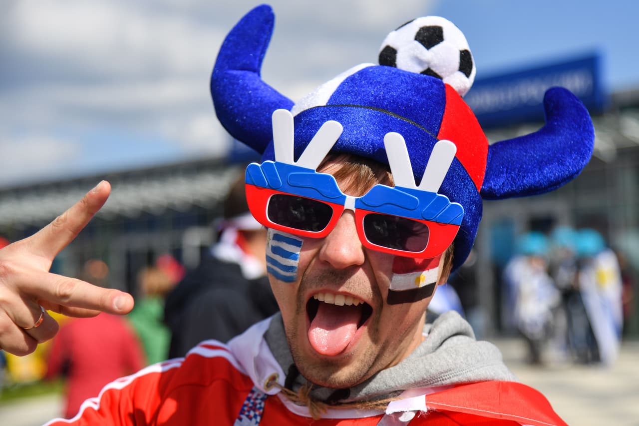 Hubo incluso aficionados rusos, que estaban exultantes tras la goleada de su país sobre Arabia.