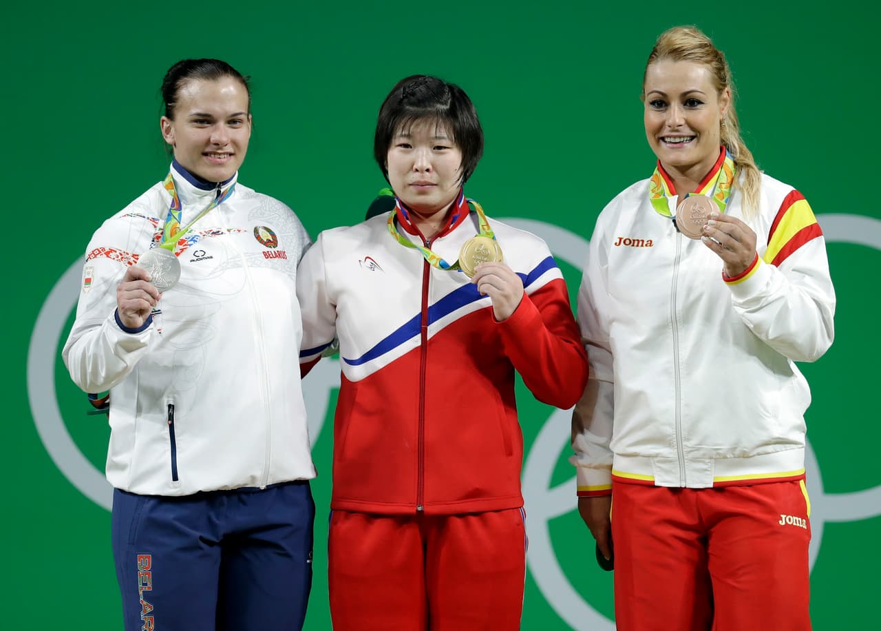 Con su registro de 257 kilos se quedó a 17 de la campeona, la norcoreana Rim Jong-Sim, y a solo uno de la bielorrusa Darya Naumava, segunda.
