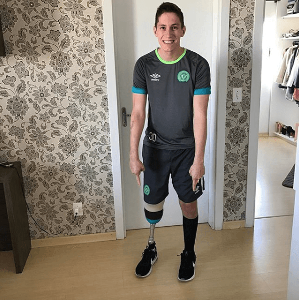 <b>"La amputación solo sacó mi pierna. Hago muchas cosas, me desafío todos los días y veo que la complicación está solo en mi cabeza"</b>, comentó el exportero del Chapecoense.