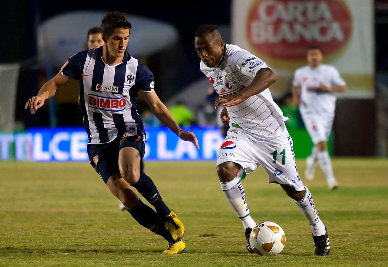 El ecuatoriano Christian Benítez (Q.E.P.D.) estuvo en dos periodos en Santos Laguna. Llegó en 2007 y en 2008 fue campeón de la Liga MX, siendo considerado el mejor jugador del torneo. En 2009 pasó a préstamo al Birmingham, pero en 2010 regresó a México para ser de nuevo goleador.