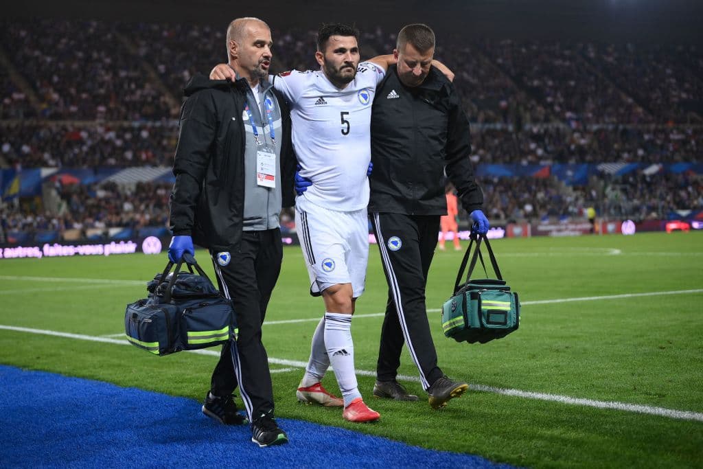 Francia, actual campeón del mundo, logra empatar ante Bosnia-Herzegovina 1-1 durante la eliminatoria rumbo a Catar 2022. Edin Dzeko pone arriba a los visitantes al minuto 36', pero Antoine Griezmann logra empatar el encuentro a los tres minutos pasada la anotación.