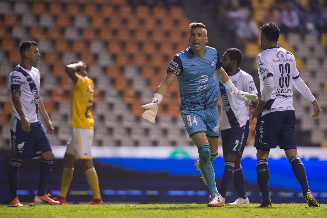Los jugadores estaban totalmente desconcertados tras la bronca entre los dos técnicos.