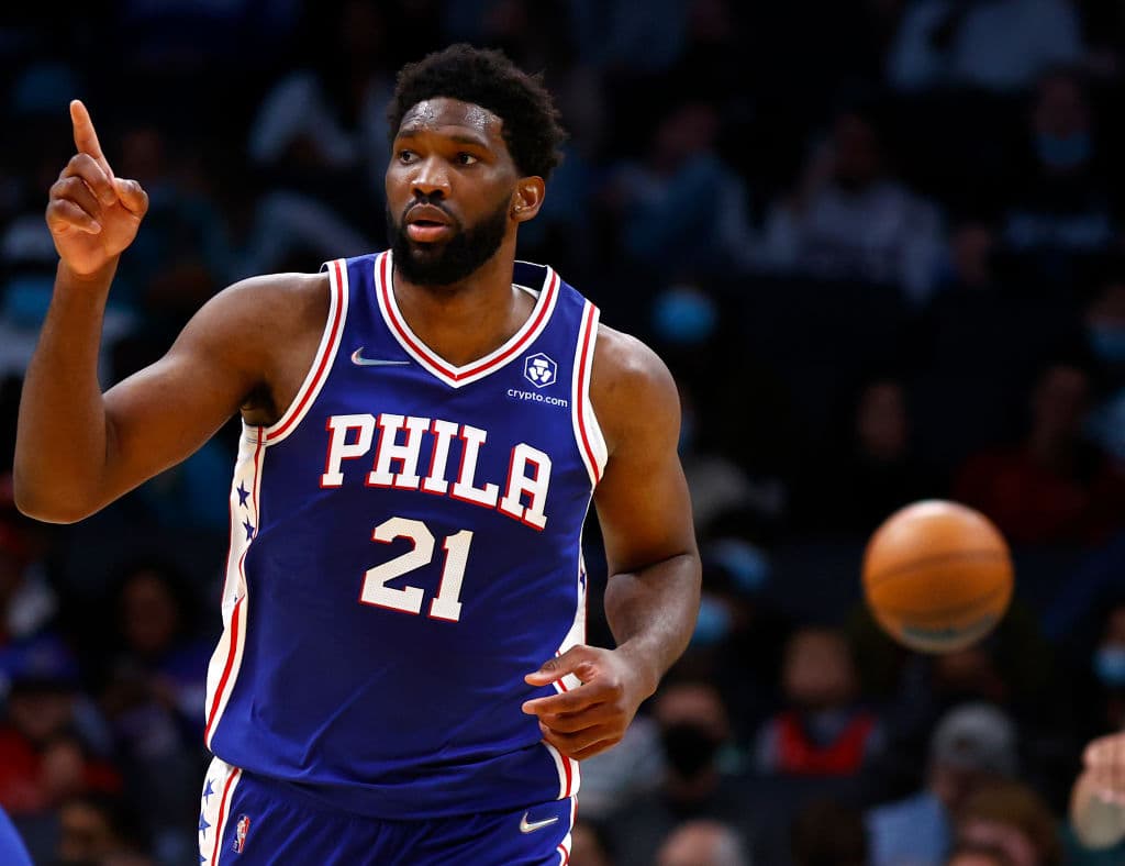 Embiid brilla y pone a los Sixers a soñar en grande