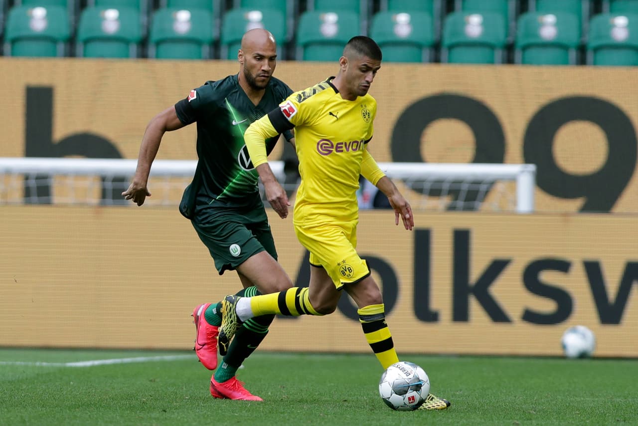 El conjunto dirigido por Lucien Favre goleó 4-0 al Schalke la jornada anterior y llegó a 54 unidades, cuatro menos que el primer lugar general, Bayern Munich.
