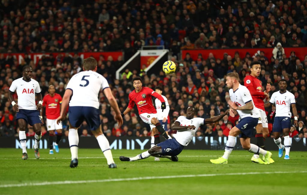 Con doblete de Marcus Rashford al 6 y al 49, Manchester United se impone en casa 2-1 al Tottenham.