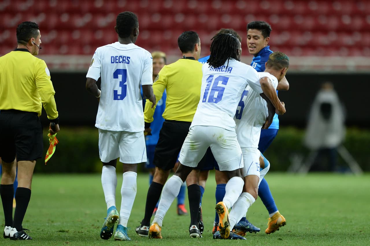 Marvín Márquez y Douglas Martínez fueron los encargados de anotar en el entretenido empate entre la selección de El Salvador y Honduras.