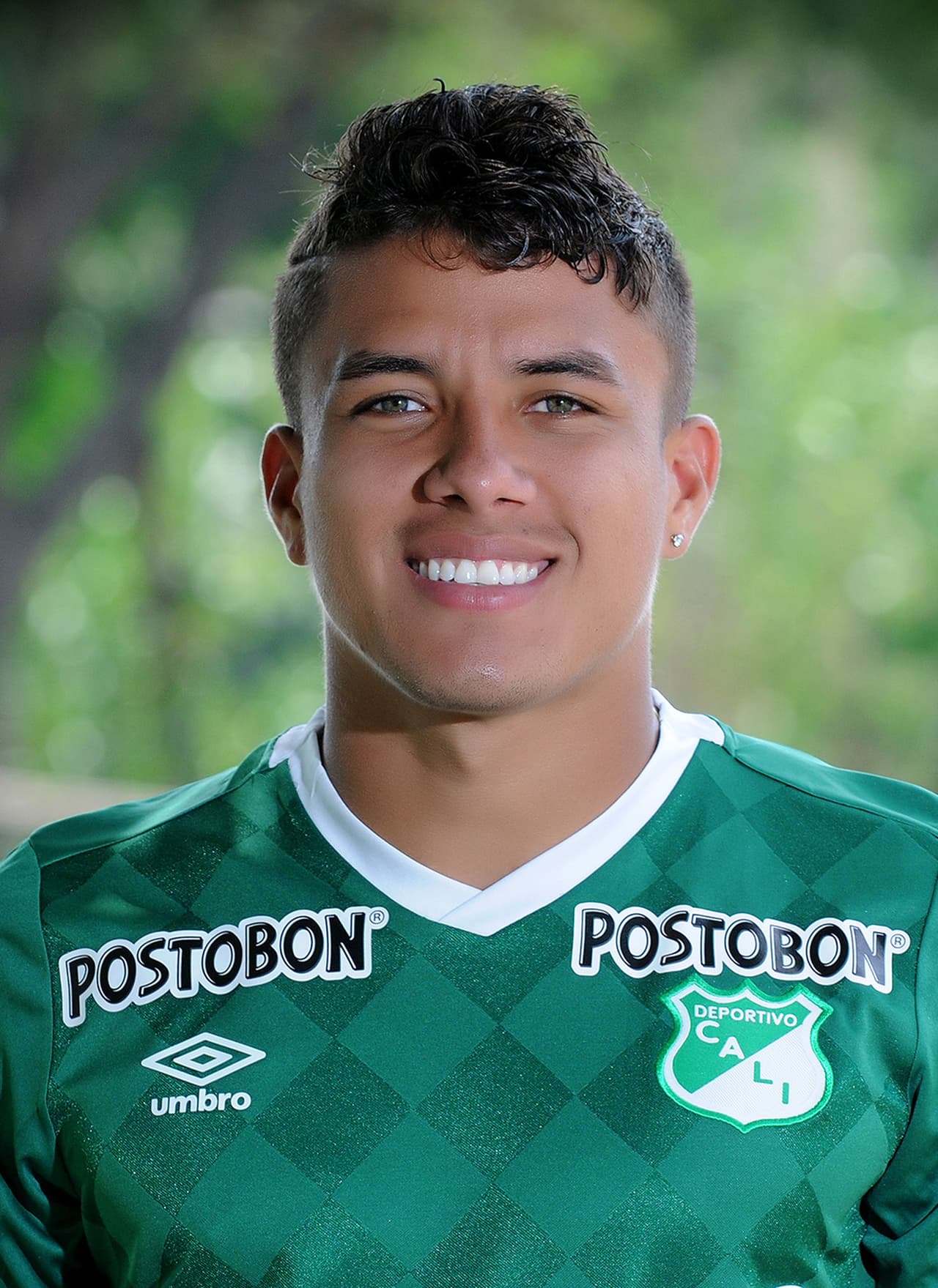 Andrés Felipe Roa. Posición: Mediocampista. Edad: 23 años. Club: Deportivo Cali (Colombia). Veces seleccionado: 2 participaciones. Descripción: Es un volante joven, de gran visión y muy talentoso. Fue convocado por primera vez a la Selección Colombia de mayores en 2015 y debutó en agosto de ese año. Con El Deportivo Cali en Colombia ha ganado una Liga y una Superliga.