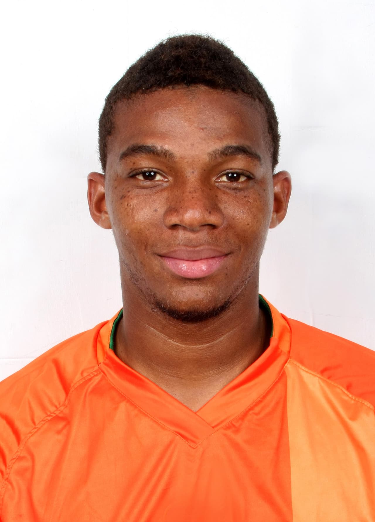 Frank Fabra. Posición: Defensa. Edad: 25 años. Club: Boca Juniors (Argentina). Veces seleccionado: 6 participaciones. Descripción: Un lateral de gran hablidad y proyección ofensiva. Tras su paso por el Evigado, el Independiente Medellín y el Deportivo Cali en su país fue transferido al Boca Juniors, equipo en el que es titular y está en semifinales de la Copa Libertadores.