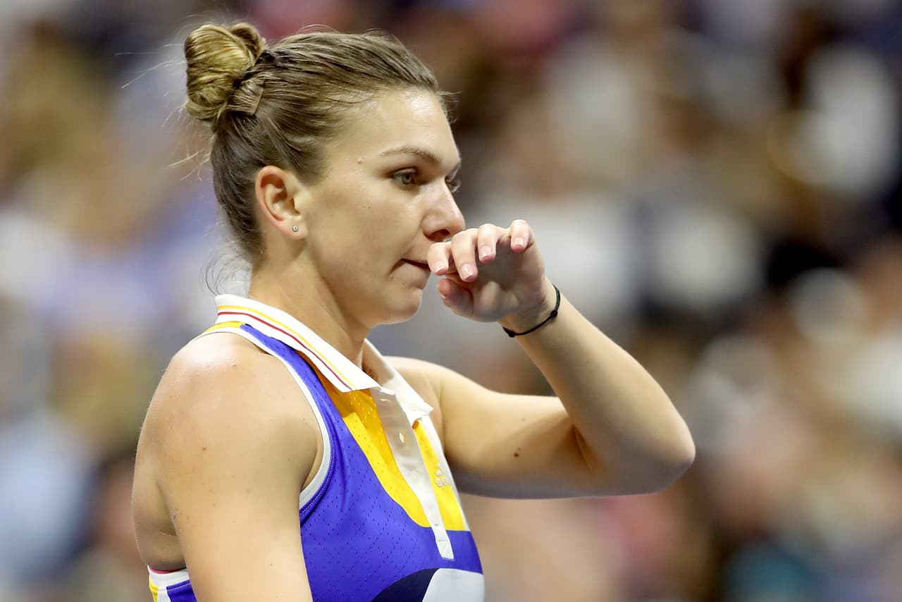 Sharapova hizo su reaparición en Grand Slams en el US Open 2017, pero Halep la puso a sufrir con sus contragolpes y drives.