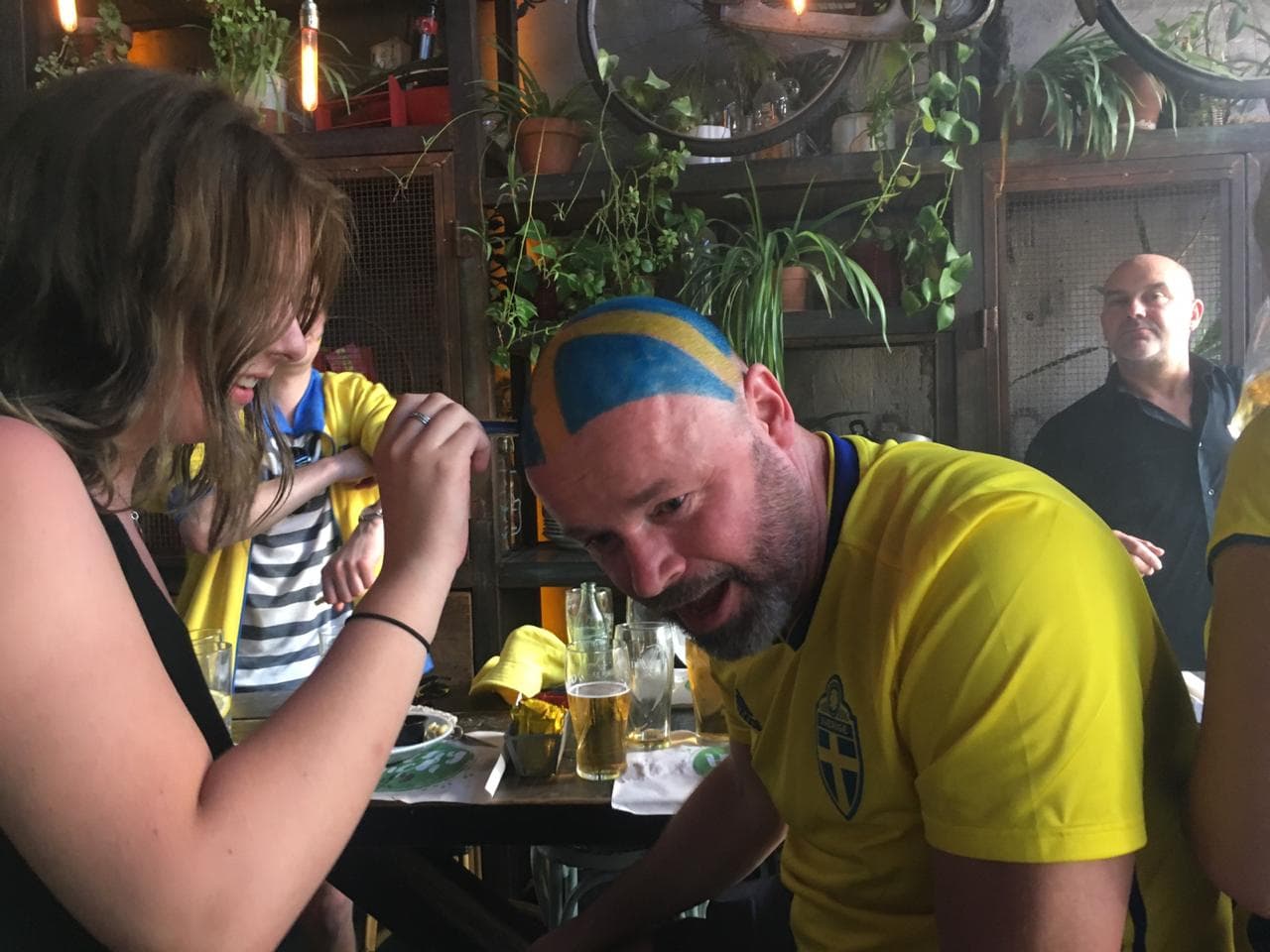La fiesta de los fanáticos de Suecia en Madrid mostró la alegría vikinga previo al duelo contra España en el estadio Santiago Bernabéu por la Eliminatoria de la Eurocopa 2020.