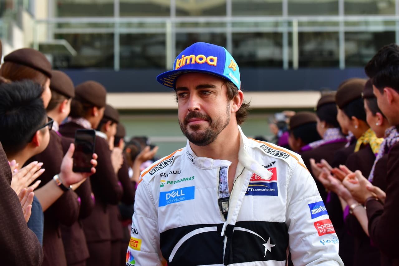 McLaren's Spanish driver Fernando Alonso walks ahead of the Abu Dhabi Formula One Grand Prix at the Yas Marina circuit on November 25, 2018, in Abu Dhabi. (Photo by Andrej ISAKOVIC / AFP) (Photo credit should read ANDREJ ISAKOVIC/AFP/Getty Images)