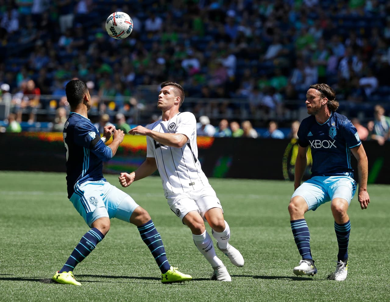 Tras sus primeros pasos en el equipo de Belgrado, Jovic salió de su país buscando un sueño en Portugal con el Benfica. Fueron dos temporadas entre el equipo B y el profesional.