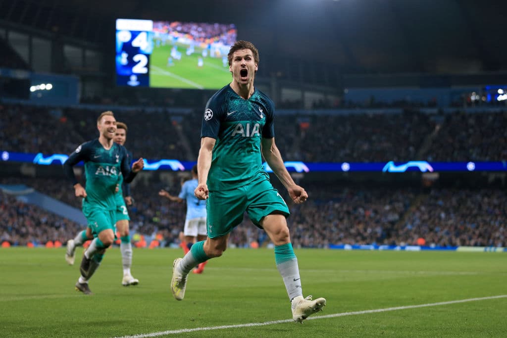 Un gol de Fernando Llorente le dio al Tottenham el paso a Semifinales en una épica batalla que ganó 4-3 el Manchester City, pero los Spurs prevalecieron gracias al gol como visitante.