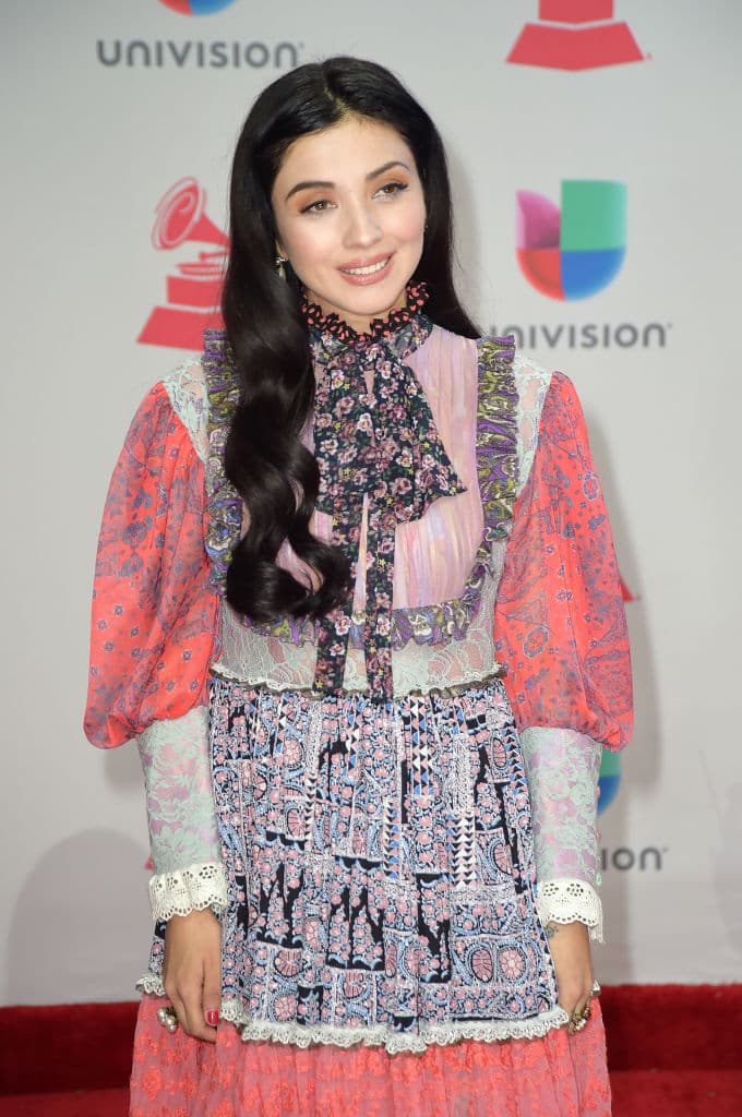 Mon Laferte, en entrevista, dijo que no le gustan las ‘etiquetas’, pues no le gusta dedicarse a un solo género musical, le gusta experimentar