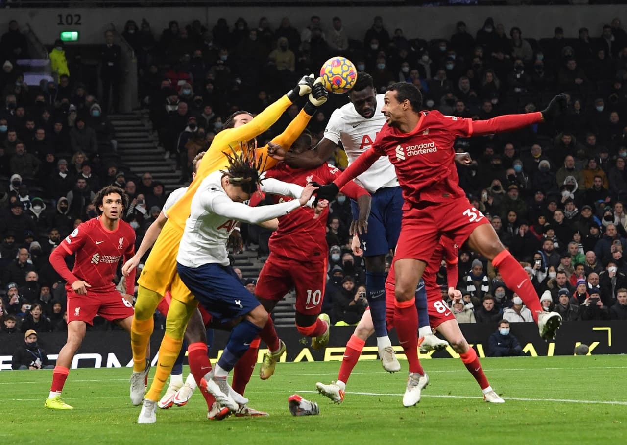 Liverpool y Tottenham reparten puntos durante la J18 de la Premier League. Harry Kane y Son Heung-Min anotaron a favor de los Spurs, mientras que Diogo Jota y Andrew Robertson, quien también salió expulsado al 77', lo hicieron para los visitantes.