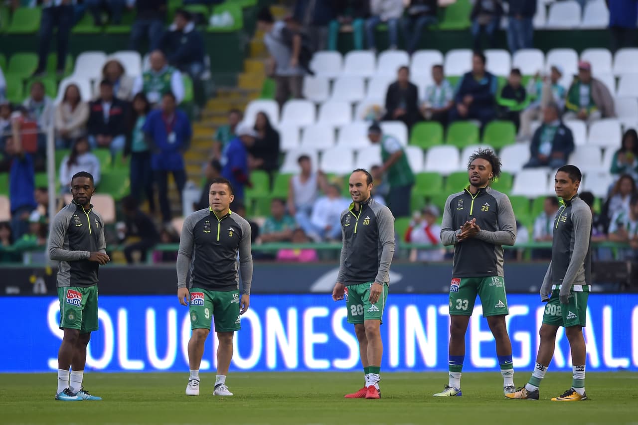 Rumor / En el León parece que no renovarán el contrato de Landon Donovan –retiro– y Giles Barnes, este último quien no ha jugado un solo minuto con la Fiera en la Liga MX.