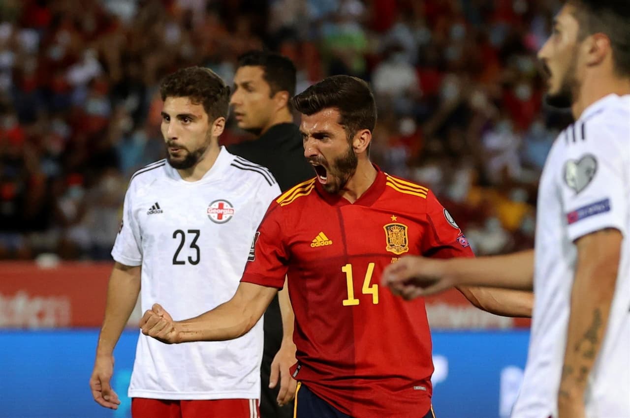 España golea a Georgia 4-0 durante el partido de eliminatoria de la UEFA rumbo al Mundial de Catar 2022. José Luis Gayá (14'), Carlos Soler (25'), Ferrán Torres (41') y Pablo Sarabia (63') lograron darle la victoria al conjunto español, colocándolo en primer lugar del Grupo B.