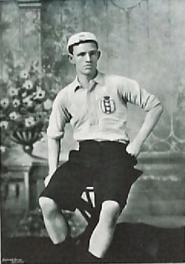 La historia del futbolista mexicano que jugó con la Selección de Inglaterra