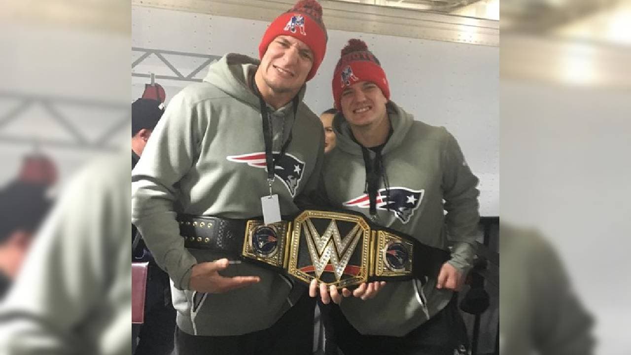 El exjugador profesional de 1.98 metros de altura, disputó 115 juegos en temporada regular y 16 partidos en playoffs.