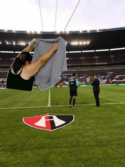 Lo cierto es que la increíble situación por suspensión motivó todo tipo de burlas en los memes.