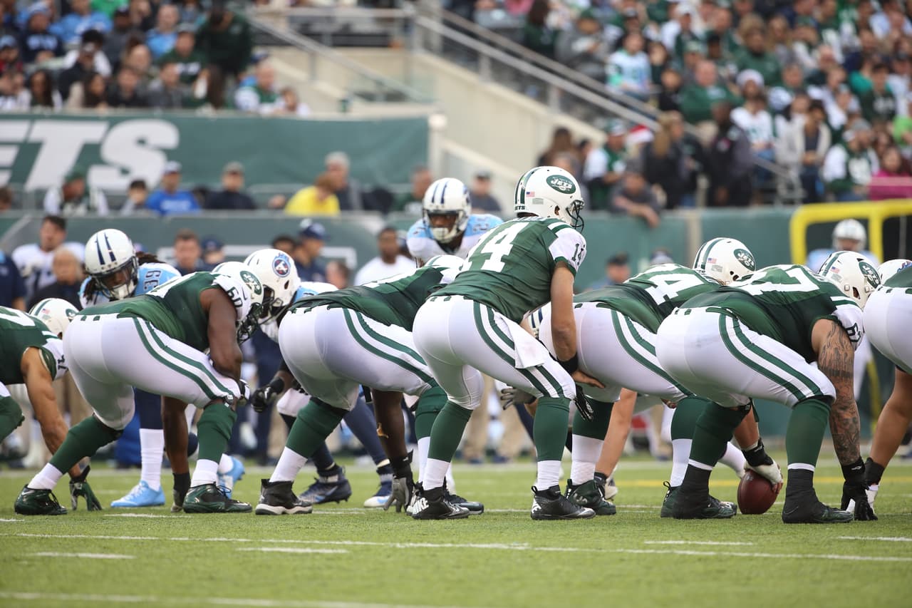 8. NEW YORK JETS - Otra vez aspiran ser comodines, simplemente en la División Este no se puede destronar a los Patriots. A pesar de todo con su 8 - 5 se ubicarían en postemporada, algo notable para el debutante coach Todd Bowles, candidato a Coach del año.