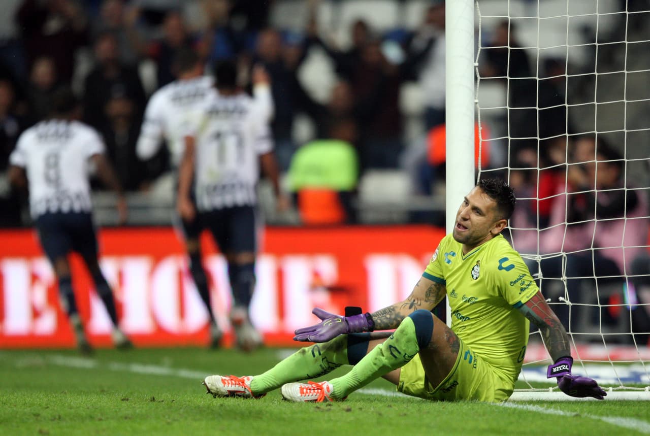 Y a los 59 minutos, la defensa del equipo coahuilense no pudo hacer más y atestiguó en primera fila un auténtico golazo: una chilena de Funes Mori. Espectacular.