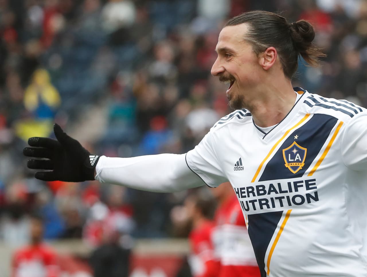 Su barrida comenzó en el invierno cuando le comunicó a Zlatan Ibrahimovic que no contaría más con él, por lo que el crack sueco aterrizó en la MLS con Los Ángeles Galaxy.