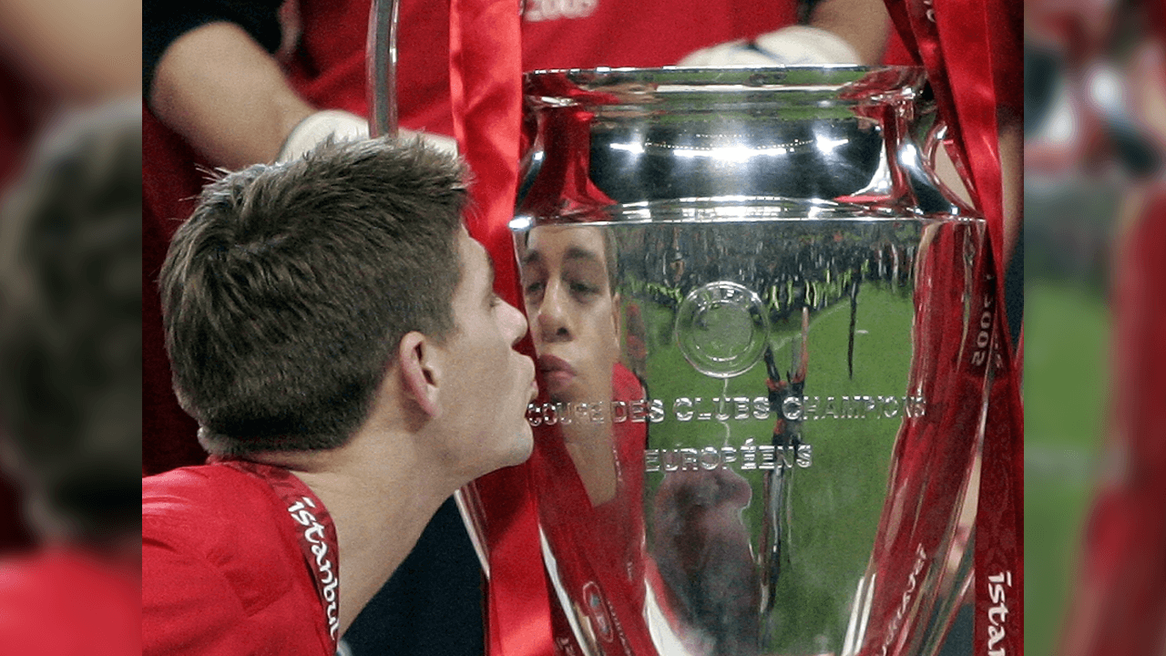 El capitán Steven Gerrard levantó 'La Orejona' con 24 años en una Final épica disputada en Estambul entre el Liverpool y el Milan.