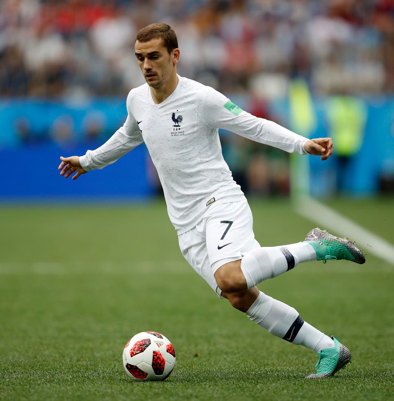 Desde los primeros minutos se mostró como el jugador más escurridizo en el área uruguaya.